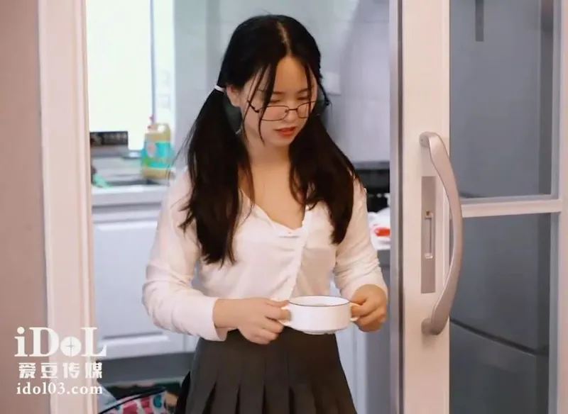 Con nhỏ về quê ăn tết bị bố dượng phang vì càng lớn càng ngon