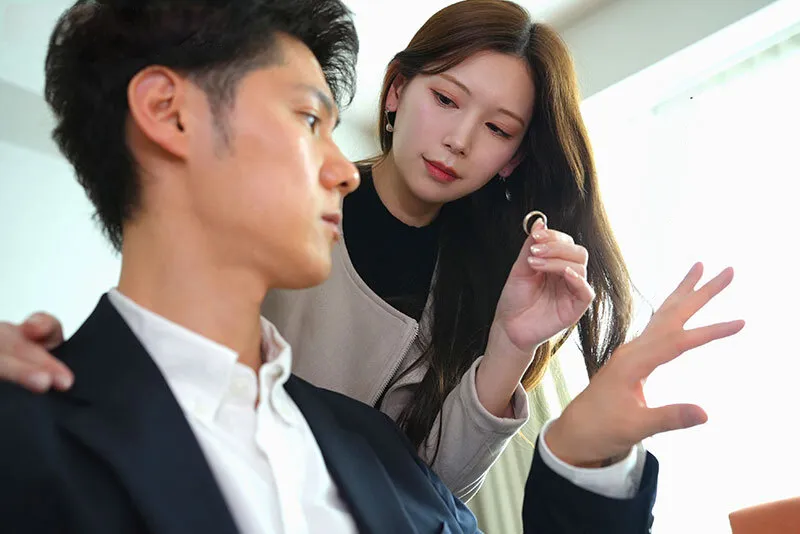 Cô vợ đi đi chơi, ông chồng ở nhà bị nhỏ em vợ yêu gạ làm tình không trượt phát nào